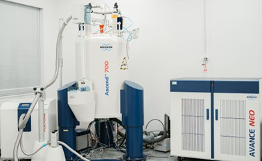 【図1】700MHz NMR外観
